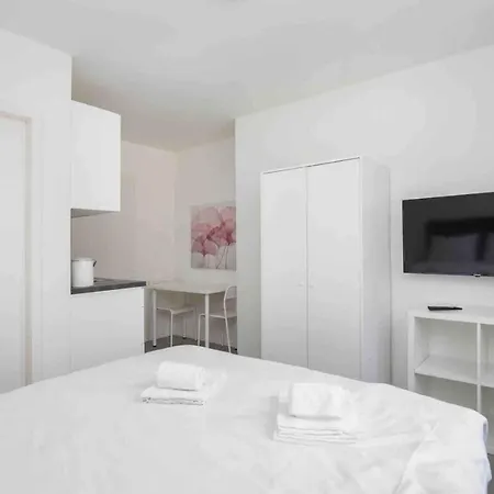 Urban Oasis With Queen Bed And View Be-33 * Zürich